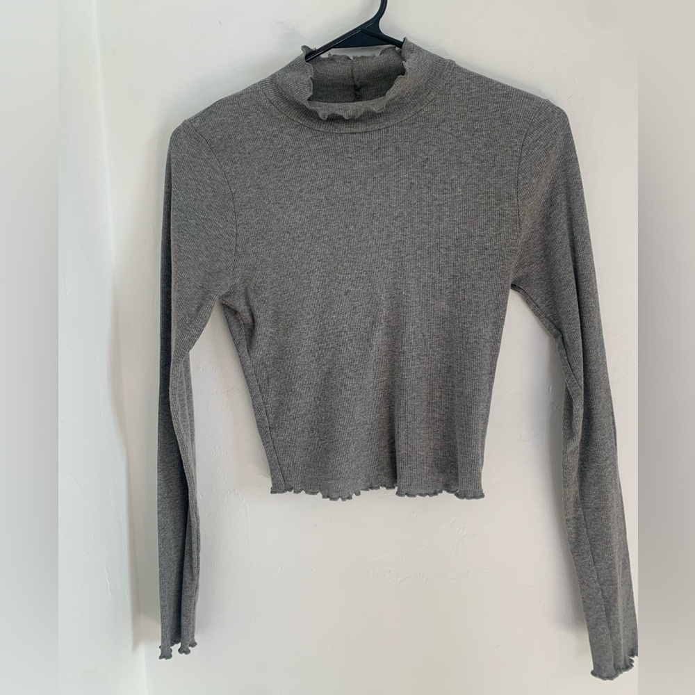 Lettuce Hem Long Sleeve Crop Top